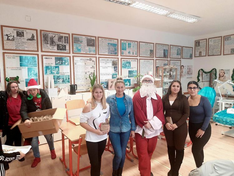 Megérkezett a Mikulás iskolánkba!