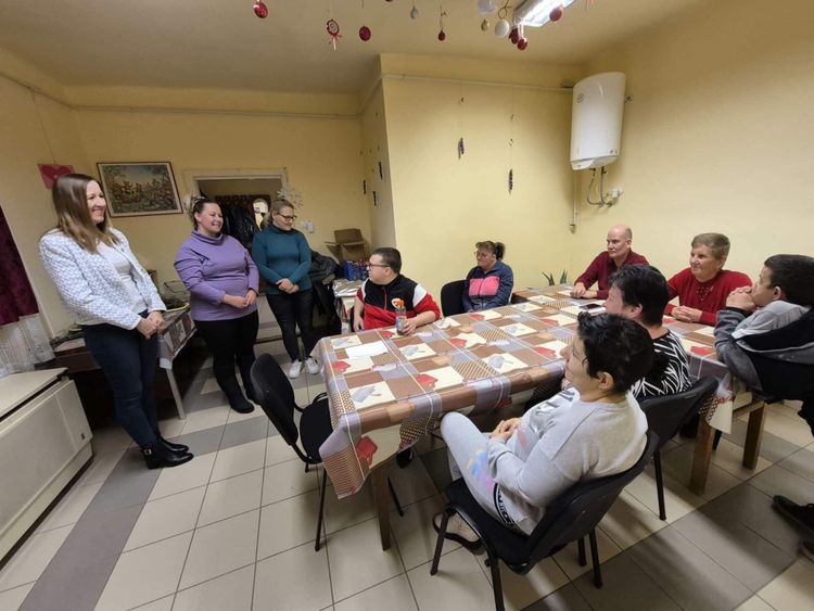 Adventi sütemények ajándékozása