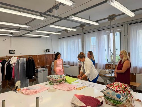 Műhelyiskolás tanulóink sikeres lakástextil-készítő részszaképesítő vizsgát tettek.